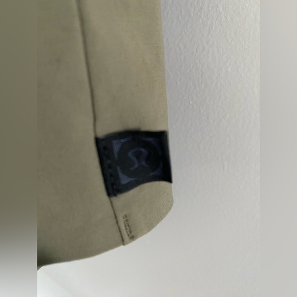 EUC Lululemon Olive Green LAB Viha Shirt See Pic Measures Snap Close Long Sleeve - Picture 3 of 9
